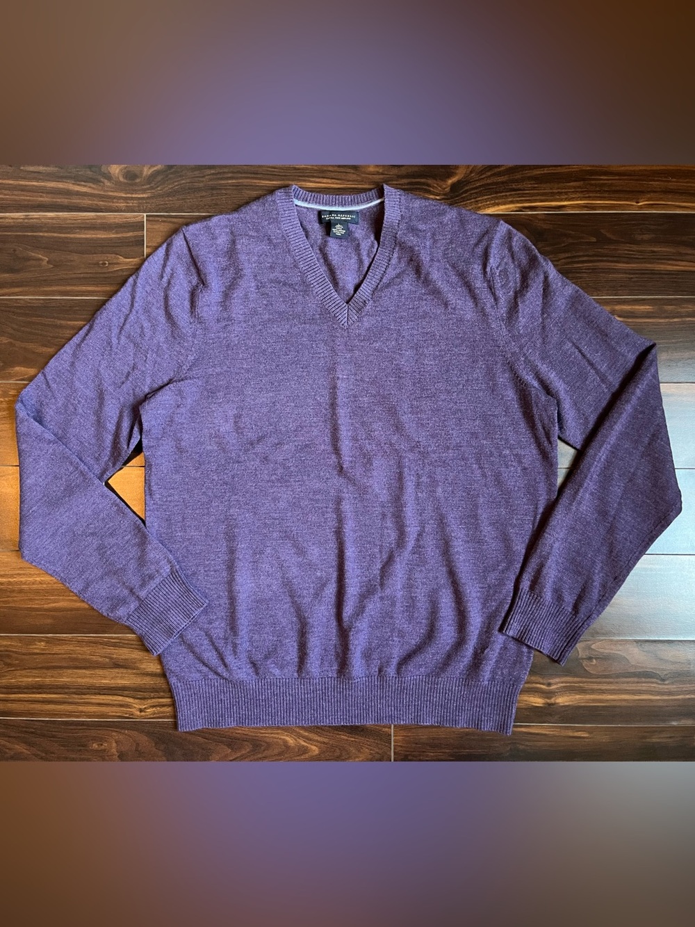 Banana Republic Men's V-Neck Extra Fine Merino Wool Purple Heather Sweater, L